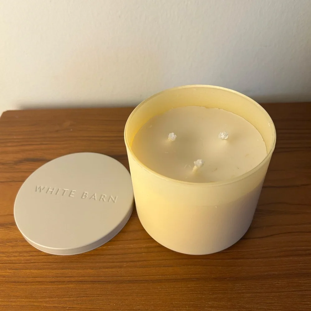 NIB White Barn Pistachio Milk & Honey 3 Wick Candle - vanilla musk, shea butter - Picture 5 of 7